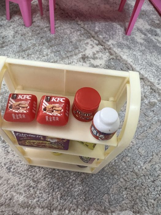 Супермаркет с продуктами