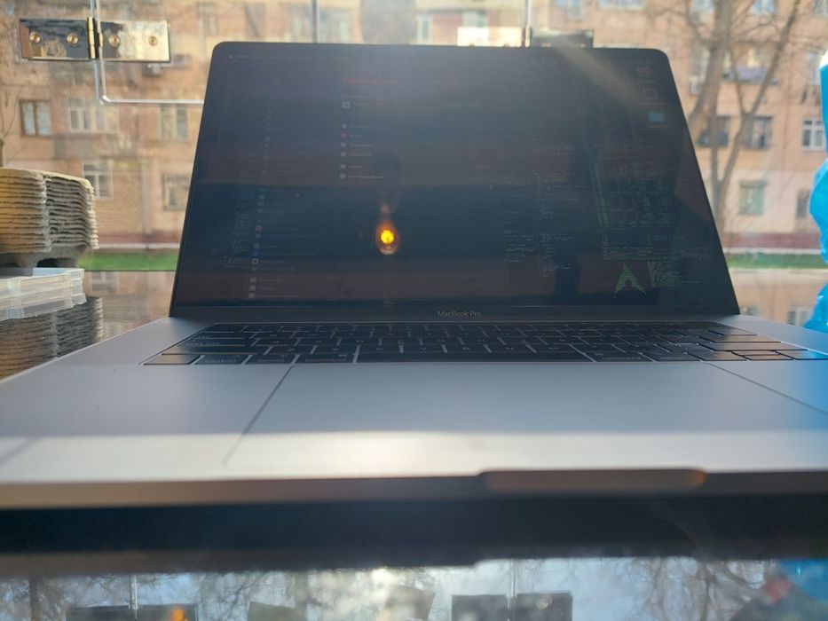 Macbook Pro i7-8gen |DDR4 16GB | SSD 256 | Videokarta-4gb