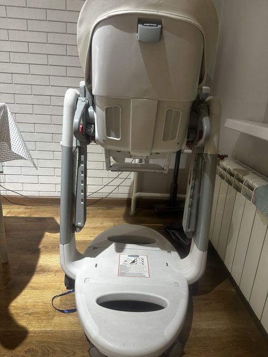 Десткий столик для приема пищи!