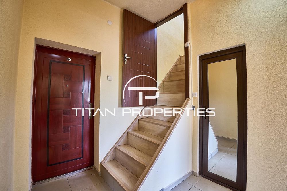 Тристаен апартамент под наем в Център