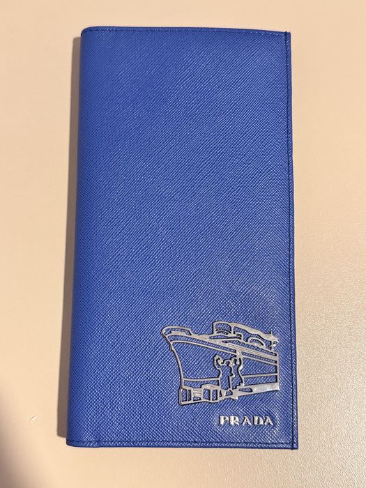Prada NOU -Saffiano wallet de la 3000 RON la 1300 RON