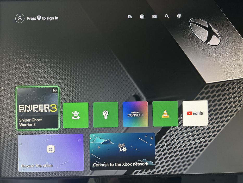 Xbox One X, white edition, 1TB, maneta, cd joc