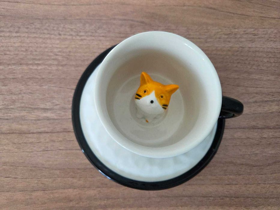 Ceasca cu farfurie cu pisica 3D