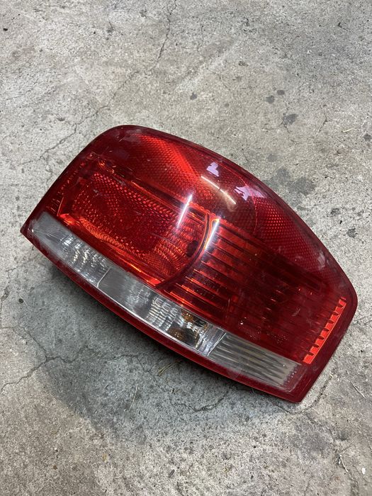 Ляв фар и десен стоп за ауди а4