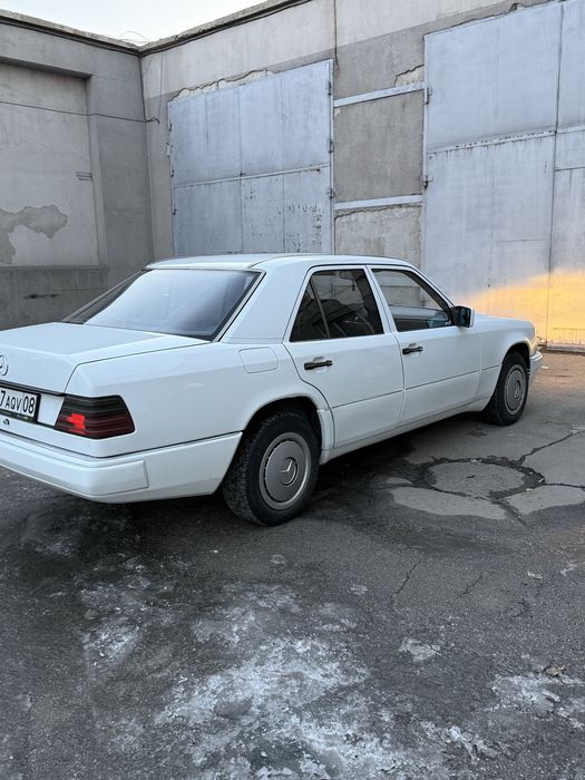 Мерседес 124 е200 в хорошем состояний