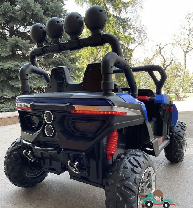 Продам детскую машину большую.