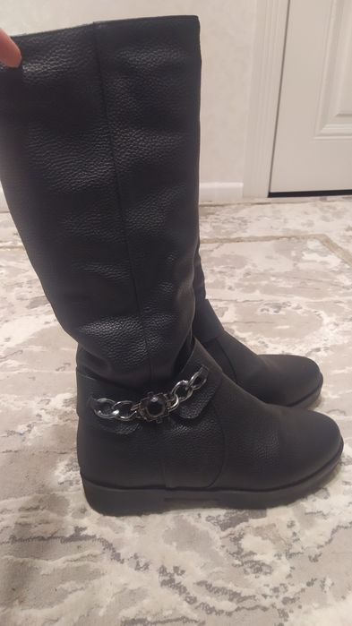 Продам новые сапоги.