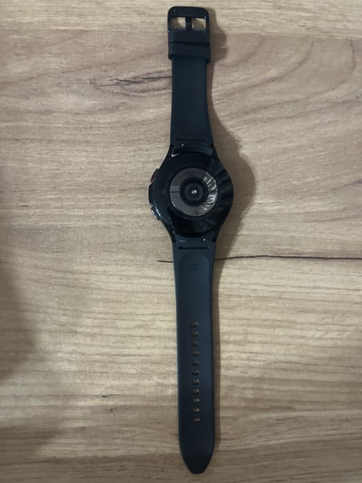 Наручные часы в отличном состоянии б/у