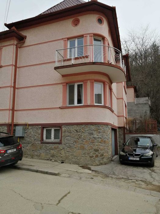 Casă de închiriat pe termen lung 4 camere baie bucătărie.Șimleu