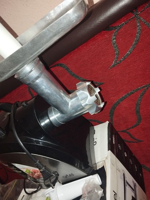 Мясорубка электрическая Artel