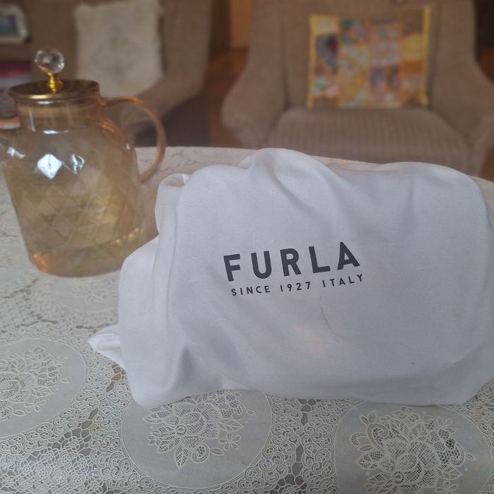 Дамски чанти Furla