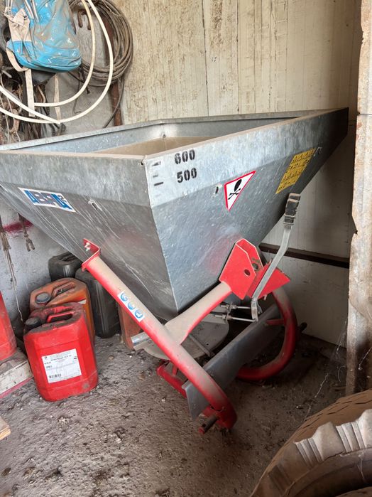 Pachet utilaje agricole tractor U650, 2 pluguri, disc, remorca, greblatoare, cositoare, met si mig
