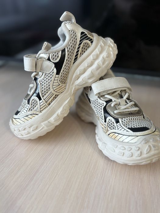 Кроссовки на девочку