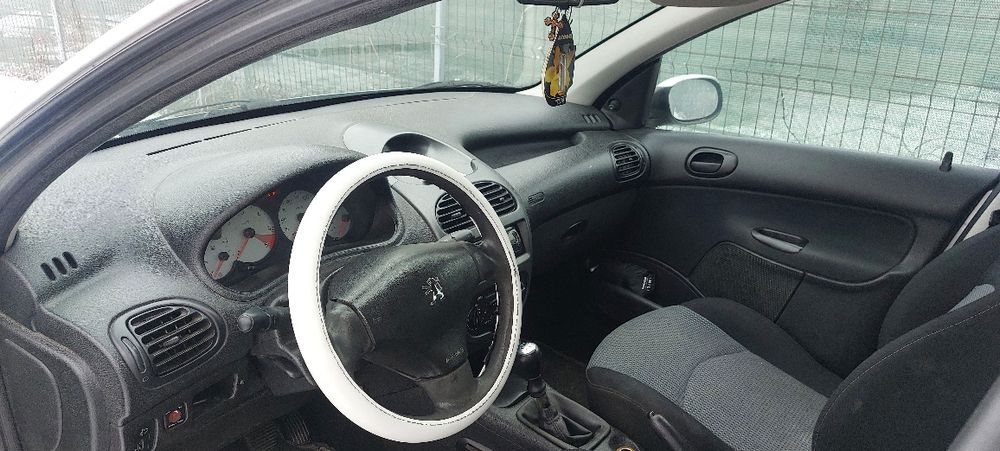 Vând peugeot 1.4 hdi