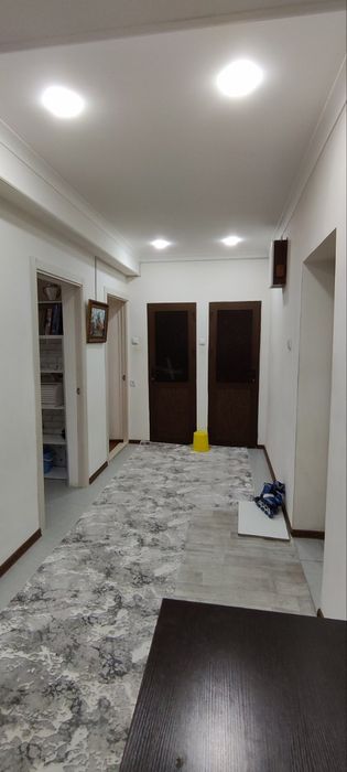 Sotiladi!!! Olmazor 4 xonali kvartira holati ôrtacha