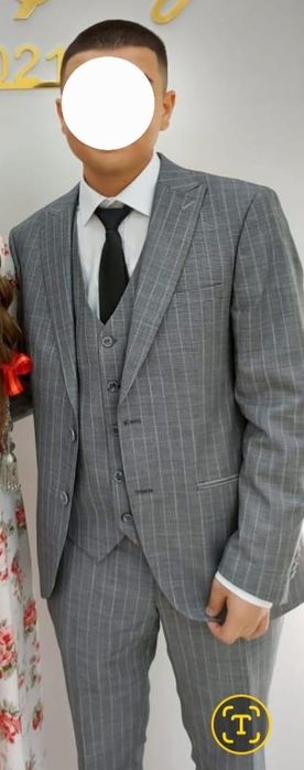 Костюм мужской тройка