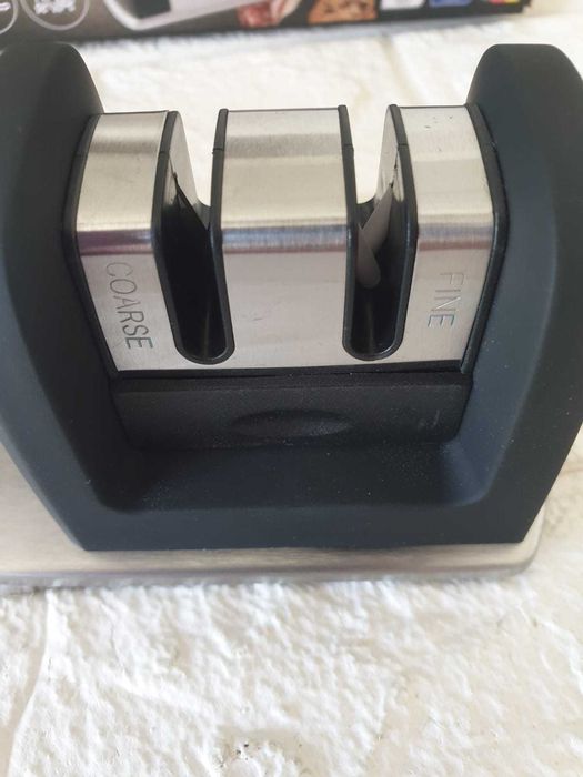 Ascutitor pentru cutite Adler