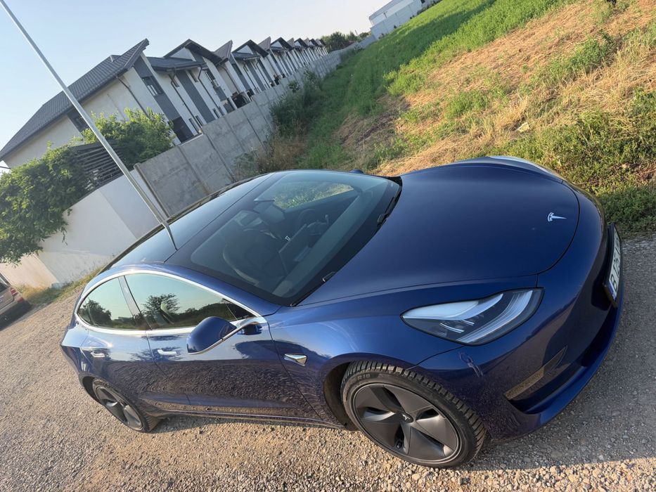 Tesla model 3 long range