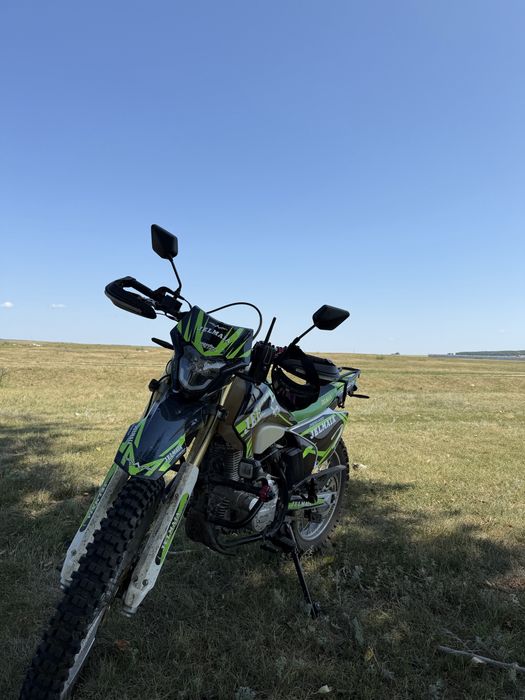 Продам эндуро мотоцикл 250 кубов