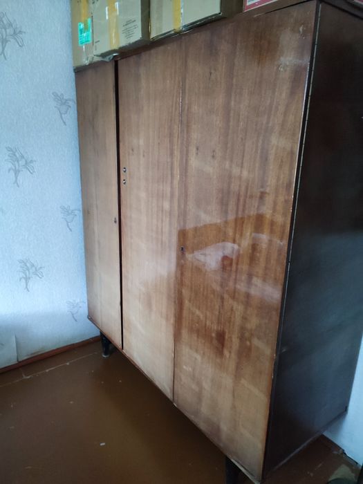 Отдам даром трюмо