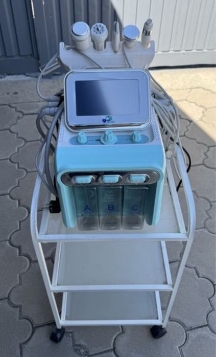 Продам косметологический аппарат гидропилинг 7в1