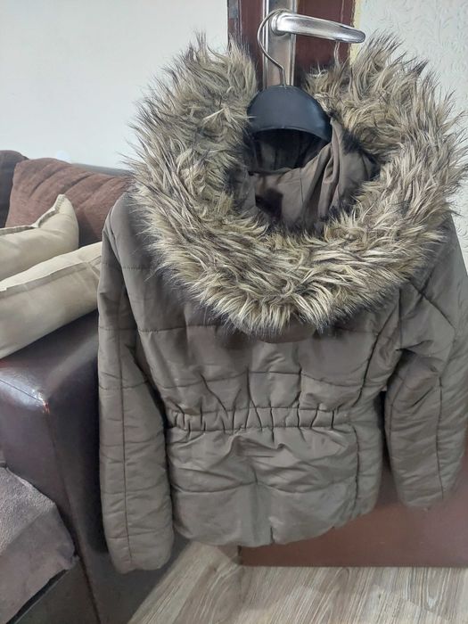 Зимно зелено яке H&M