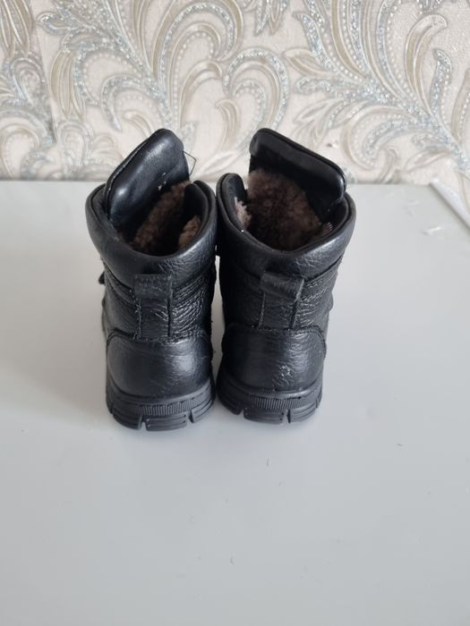 Продам детский ботинка