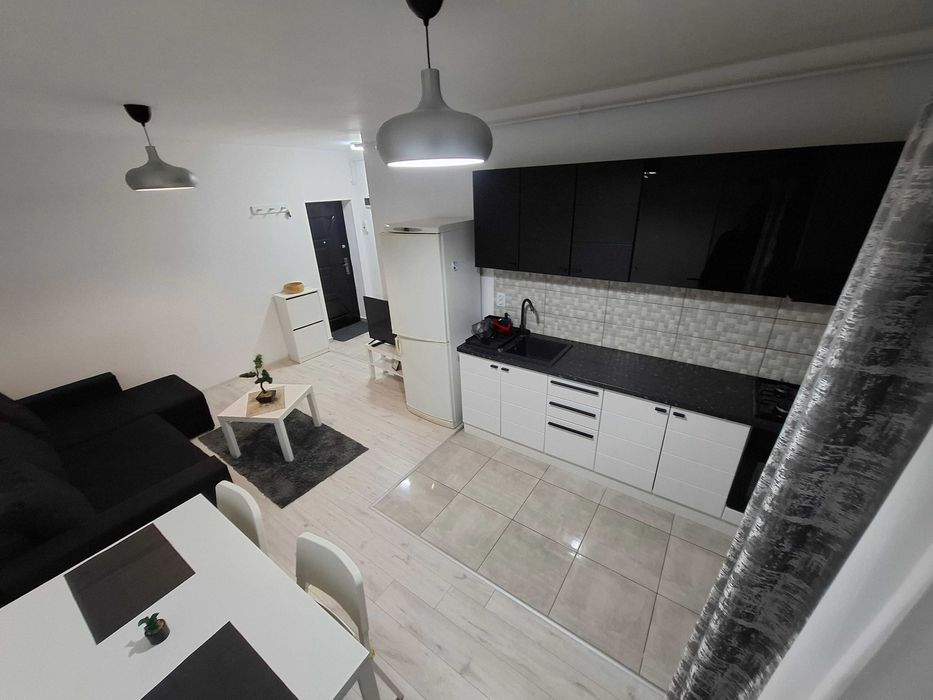 Ofer spre inchiriere studiou