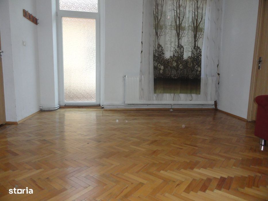 Apartament 2 camere, etaj 2, Bdul Revolutiei, 103 mp, renovat, mobilat