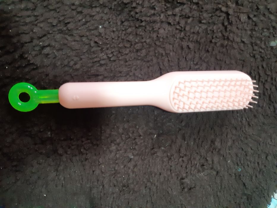 Perie cu dinti retractabil pt curatare usoara