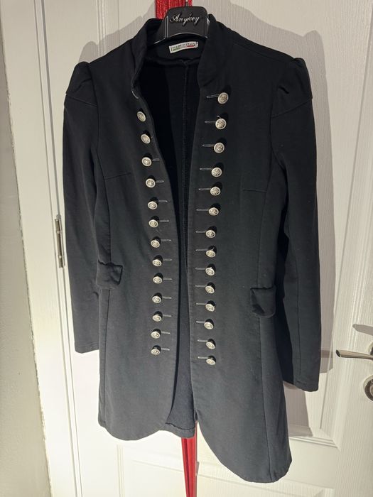 Модерна  горница с интересен дизайн