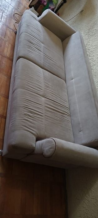 Продам диван и два кресла.