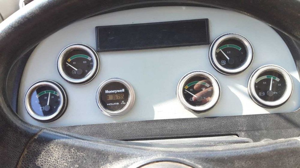 Погрузчик 3 кублик сотилади