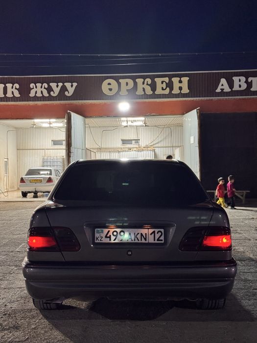 Mersedens benz E280 avangard