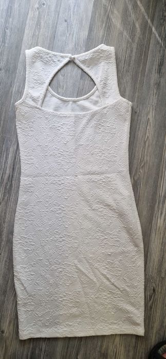 Лятна рокля с отворен гръб