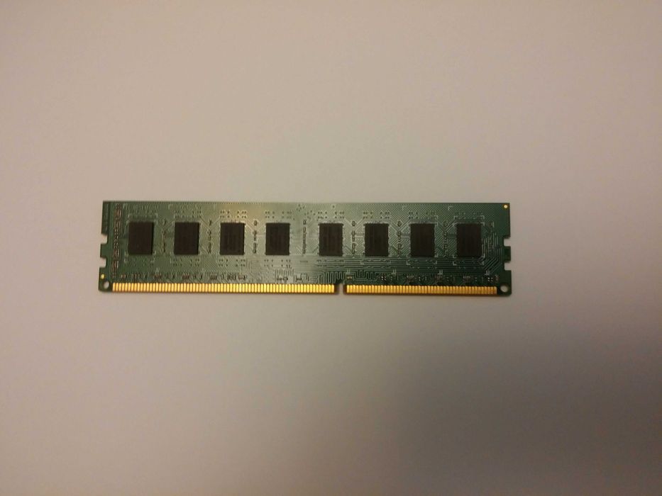 Продавам рам памет RAM 2 GB Apacer DDR3