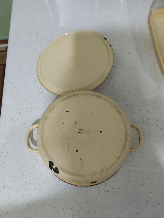 Кастрюля эмалированная 2л б/у