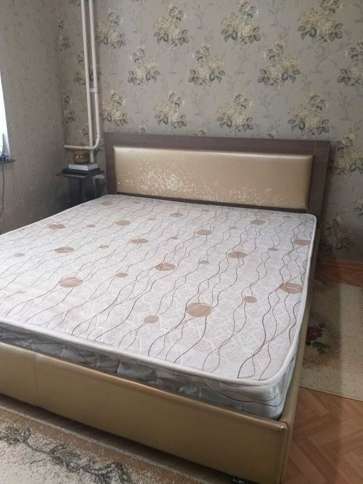 Двуспальная кровать