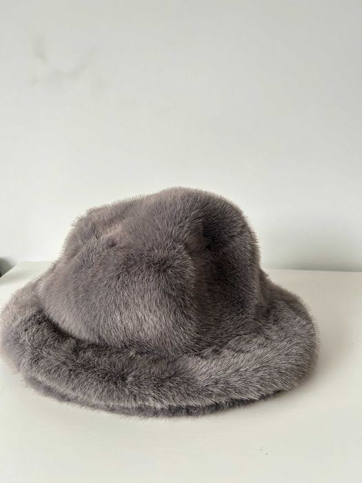 MANGO - чисто нова пухкава дамска шапка