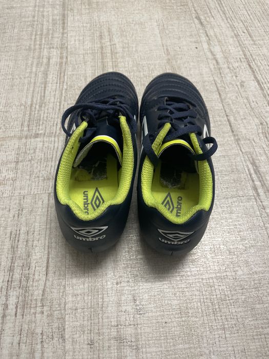 Детски бутонки umbro classico XI FG jnr