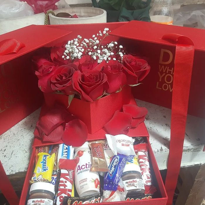 Живые цветочные & Шоколадные подарки
