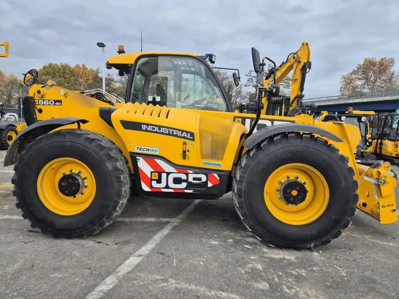 Телескопичен товарач JCB 560-80 Industry DTVT