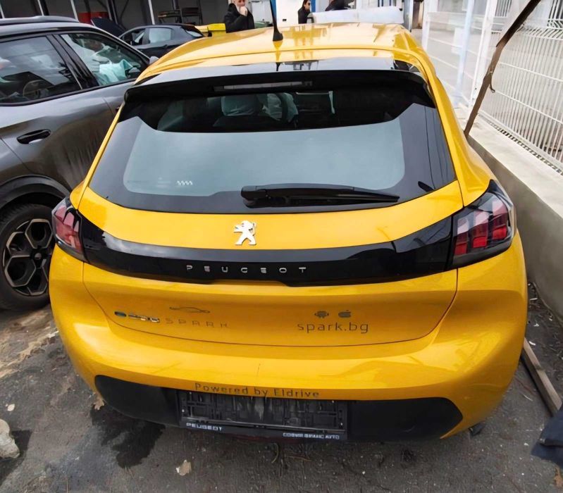 Peugeot e-208 за оригинални части