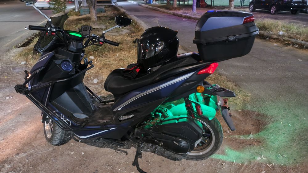 Скутер бензиновый