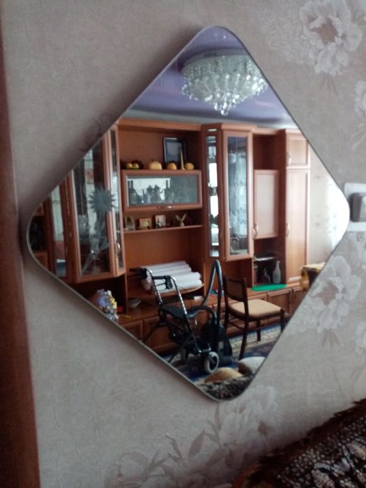 Большое зеркало.