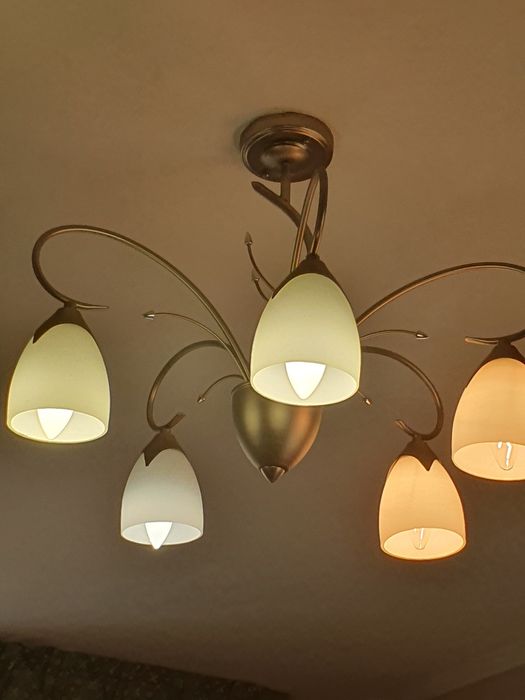 Продам люстру 5- рожковую