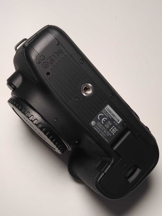 Canon 6D - body 13.5k cadre, 3 baterii