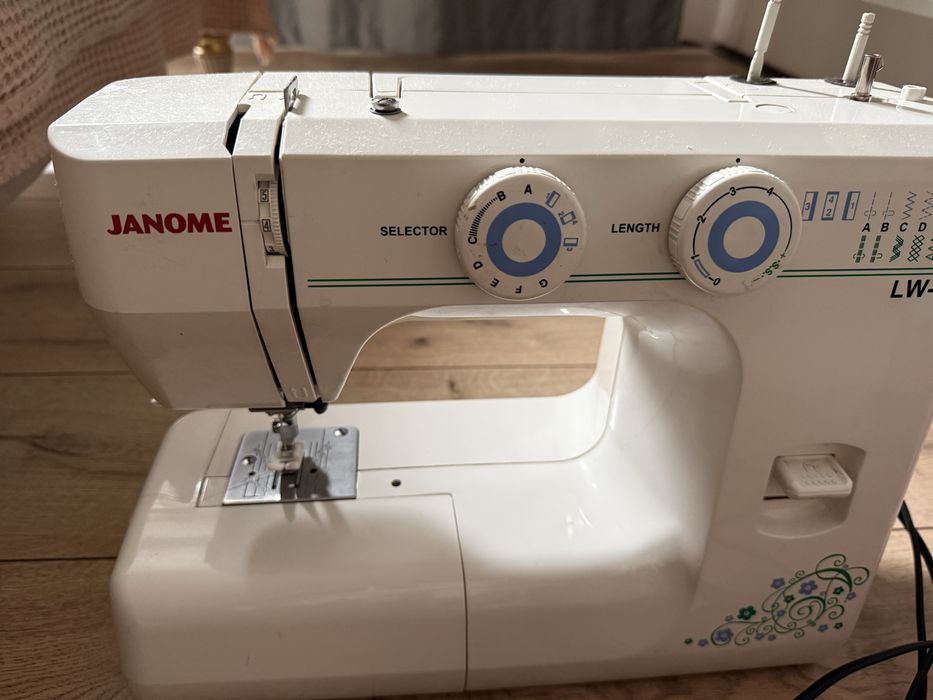 Продам швейную машинку