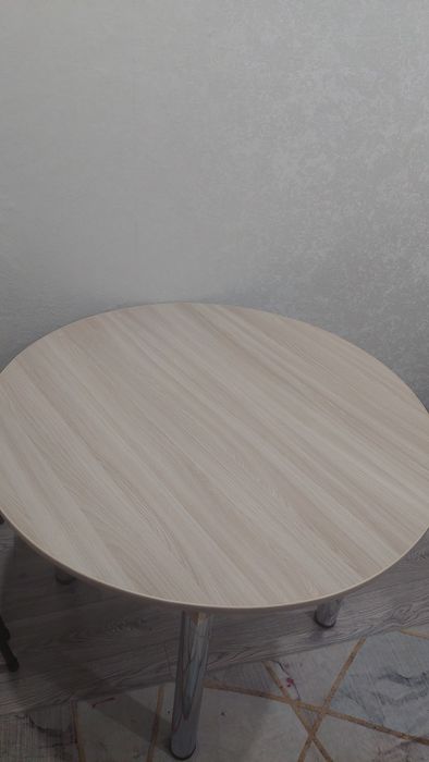Продам круглый стол