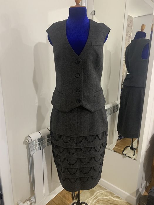 Костюм офисный, шерстяной.